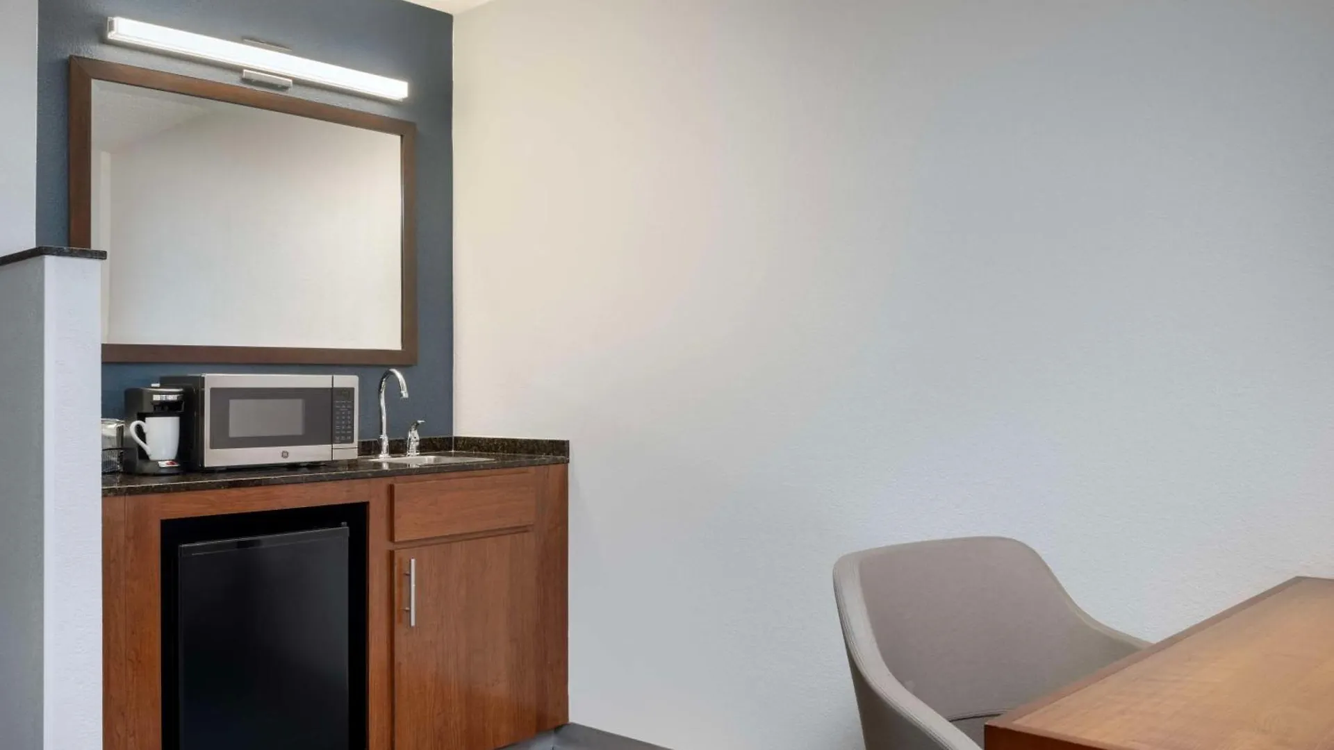 Hyatt Place Tampa Busch Gardens 3*,